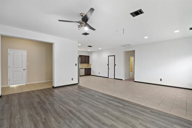 Building Photo - 217 Trailside Ln
