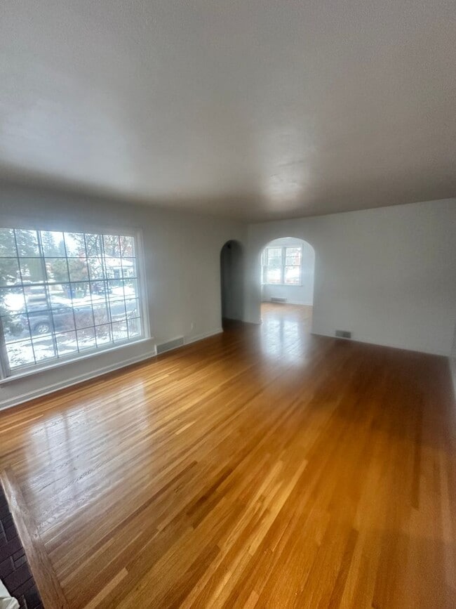 Building Photo - Adorable South HIll Home!