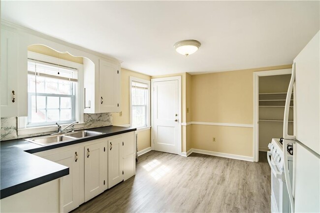 Building Photo - 30 Shippen Ave