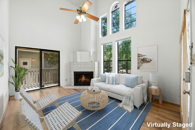 Building Photo - FABULOUS walkable/bikeable 3BR with parking in Hyde Park