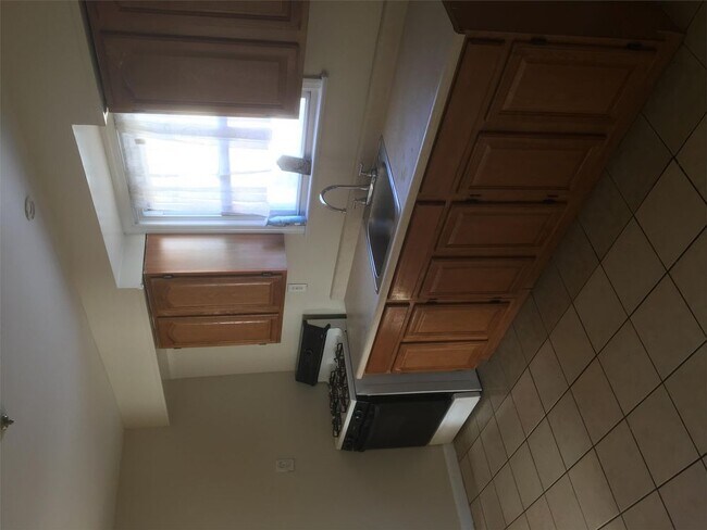Building Photo - 314 Madsion Ave - 3
