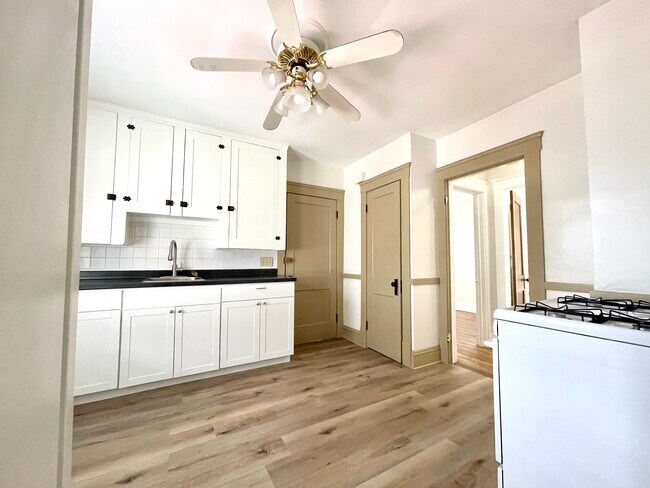 Foto del edificio - 10719 Florian Ave