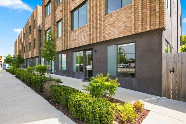 Foto del edificio - 1090 Haysboro Ave