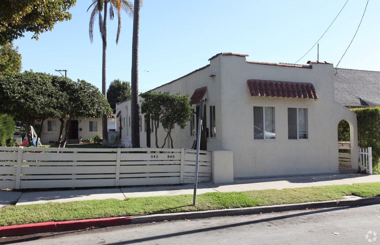 Primary Photo - 840-842 Grand Ave