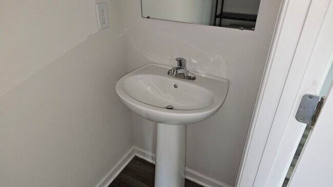 Building Photo - Charming 4 beds 2.5 baths in Nashville