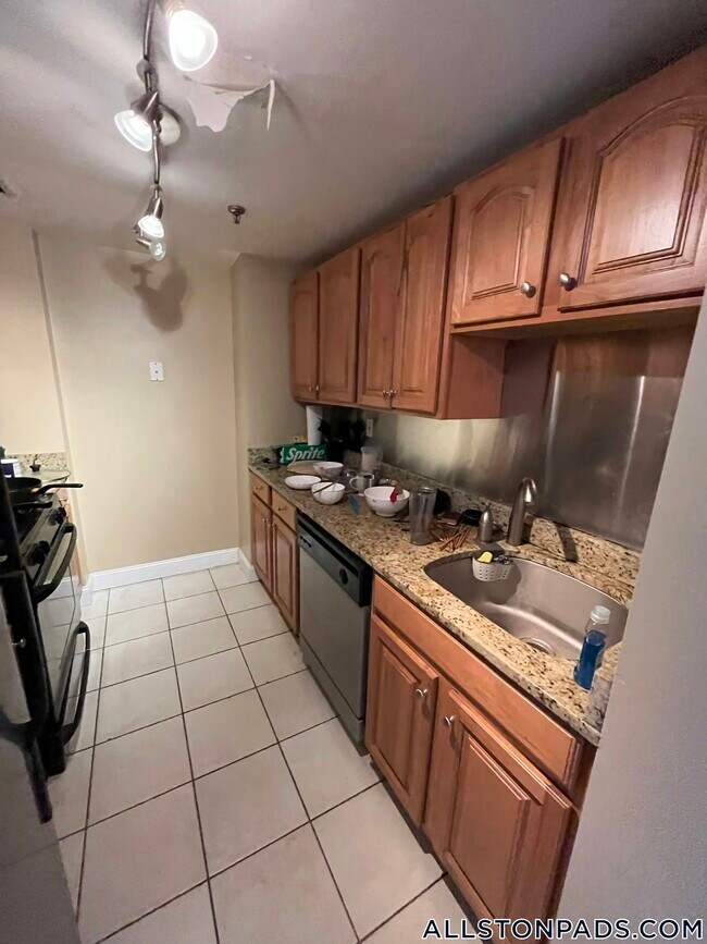 Foto del edificio - 15 N Beacon St