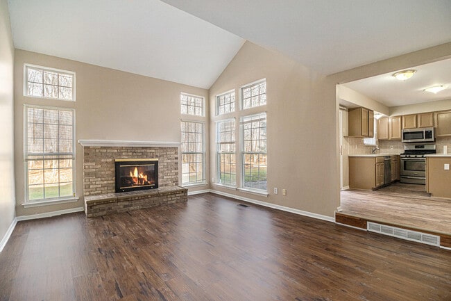 Building Photo - 43294 Silverwood Dr
