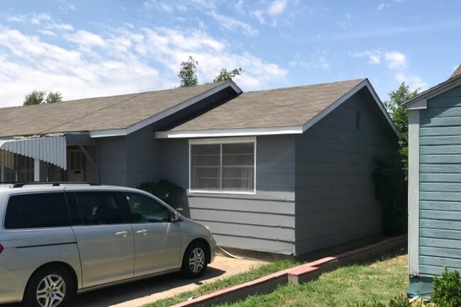 Side View - 117 N Faulkner St