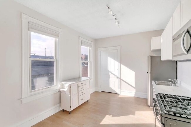 Building Photo - 5815 Ellsworth Ave