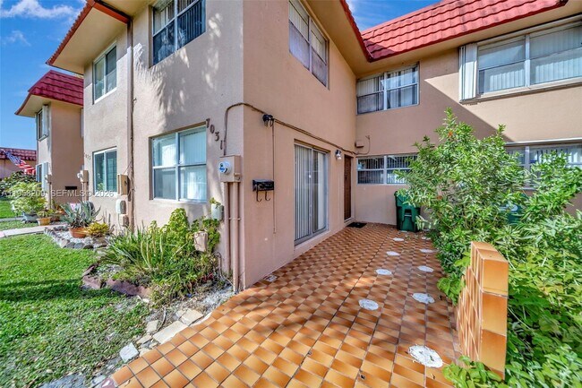 Foto del edificio - 7031 NW 169th St