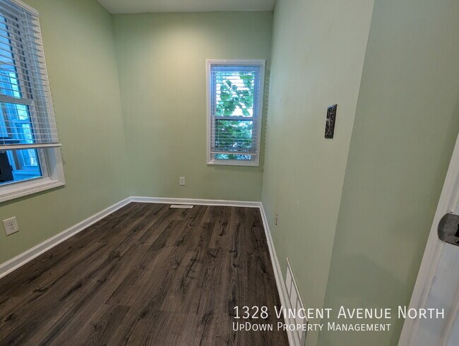 Foto del edificio - 1328 N Vincent Ave