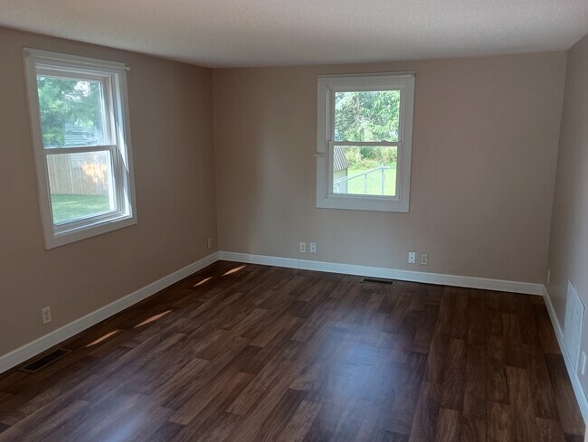 Building Photo - Unit 23