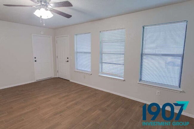 Foto del edificio - SPECIAL OFFER! Move In Now & Get 50% Off Y...