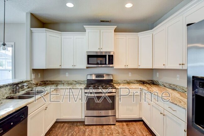 Foto del edificio - 813 Evelyn Way