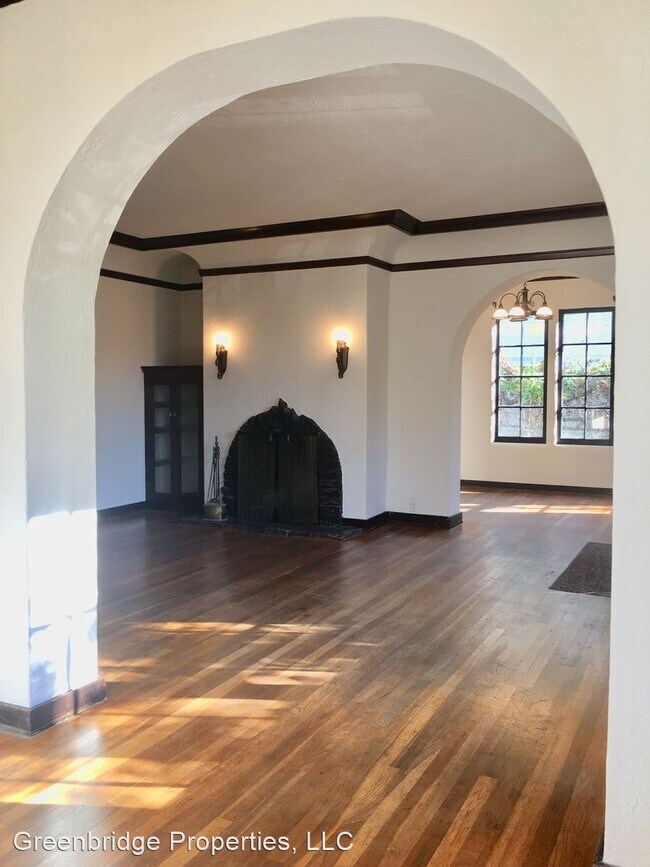 Foto del edificio - 2 br, 1 bath House - 4225 NE Davis St