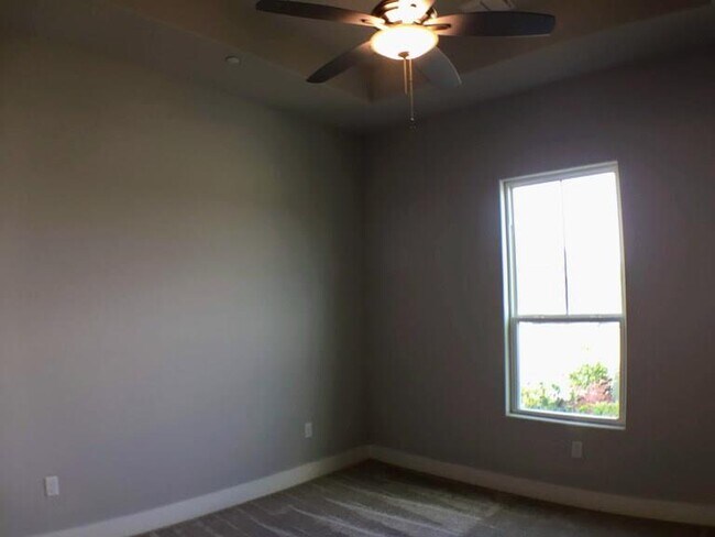 Building Photo - 2308 Caroline Ct