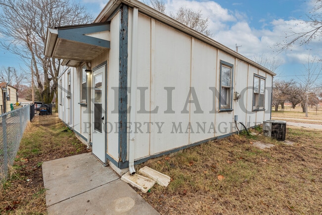 Building Photo - 5111 W Robinson St