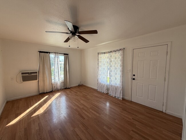 Foto del edificio - 1534 Melrose Ave