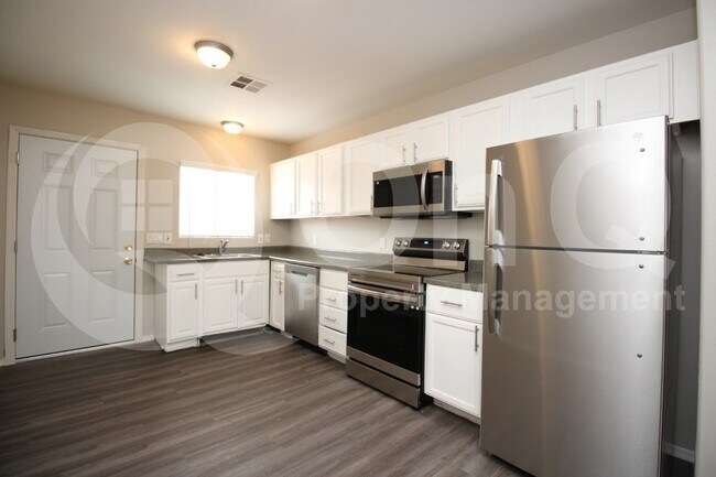 Photo - 1732 W Maricopa St House