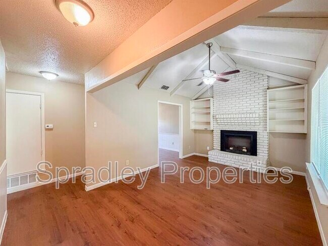 Building Photo - 703 Apache Dr