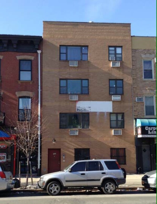 Foto del edificio - 185 Graham Ave