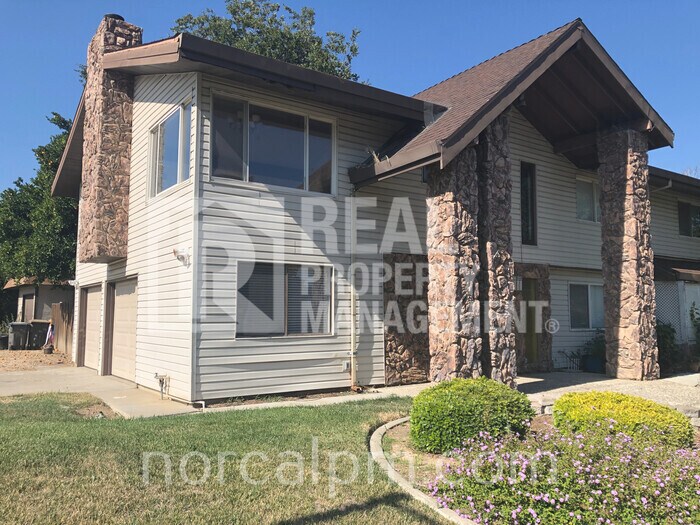 Primary Photo - Spacious 3 bed 2 bath townhouse in Woodland