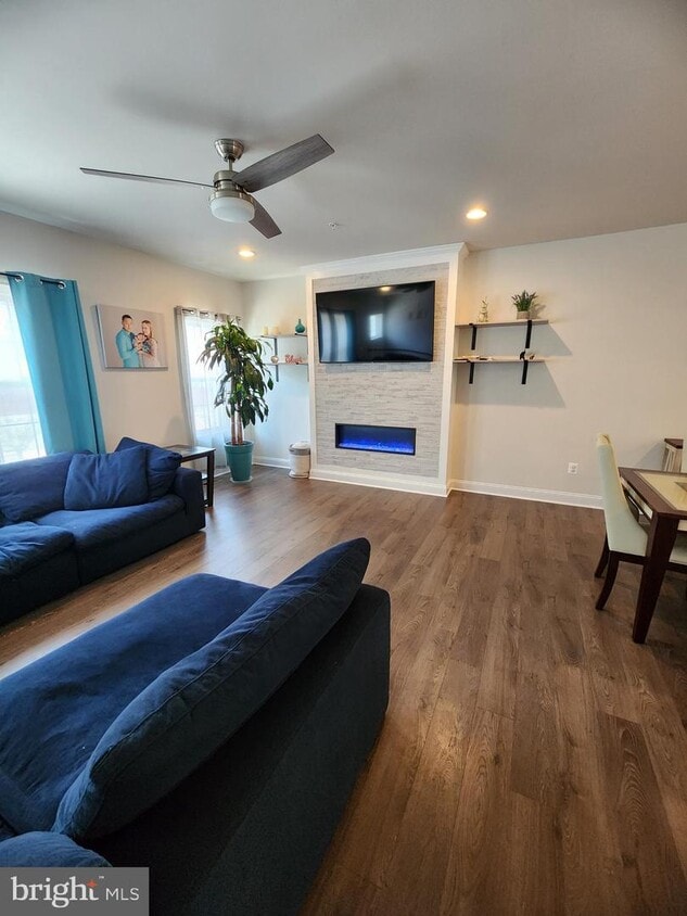 Primary Photo - 1520 Witchhazel Cir