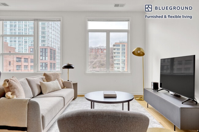 Building Photo - 801 Monroe St