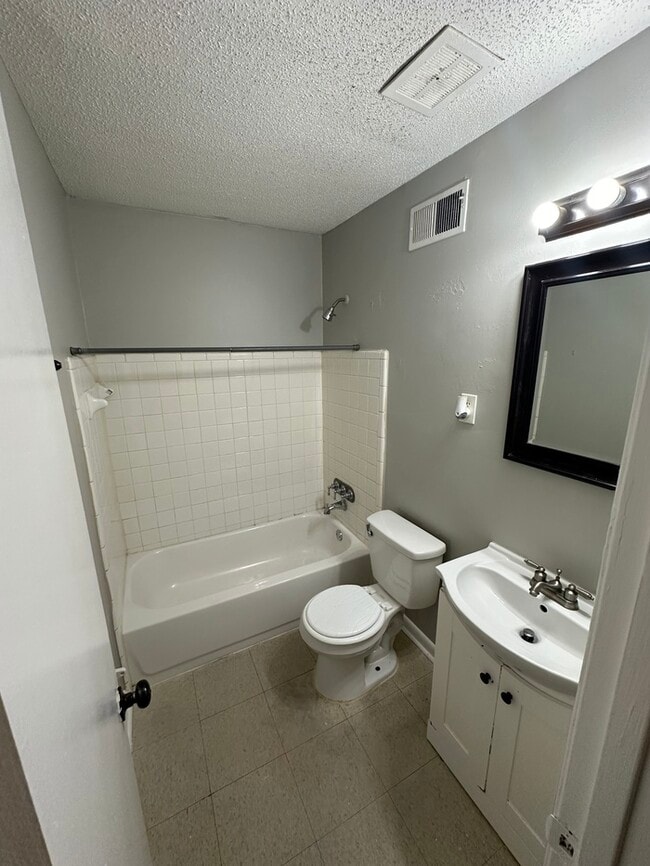 Foto del edificio - 4203 Kerwin Dr