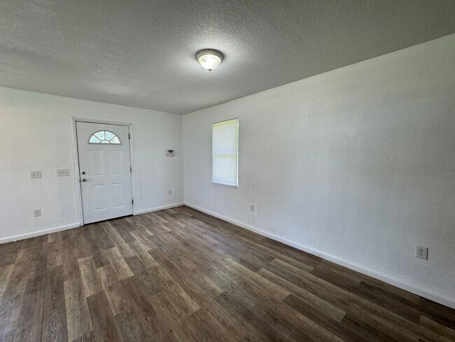 Foto del edificio - Charming 3 bedroom, 2 bath Florida Cracker-style home in Lake City