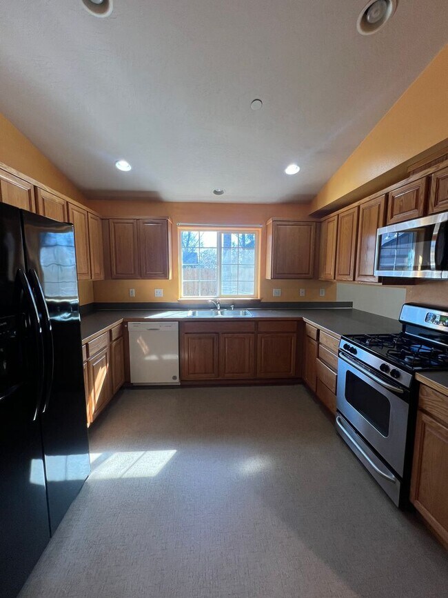 Foto del edificio - 3-Bedroom 2-Bathroom house in North Eugene