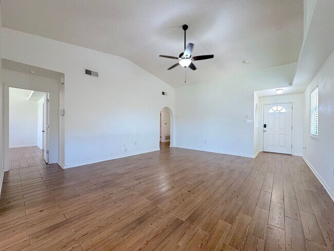 Building Photo - East El Paso 3bed/2bath Refrig A/C & Synthetic Lawn!