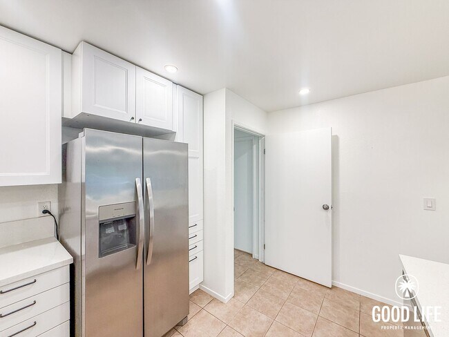 Building Photo - 3BD/2BA Condo in University City with Community Pool, Private Patio & In-Unit Laundry