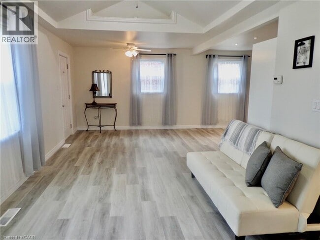 Building Photo - 562 Beach Blvd