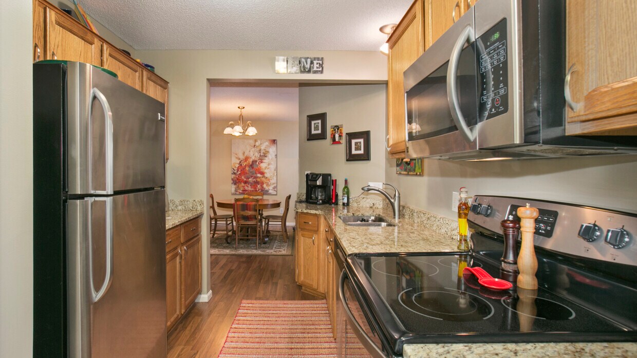 7883 Autumn Ridge Avenue, Chanhassen, MN 55317 Townhouse for Rent in