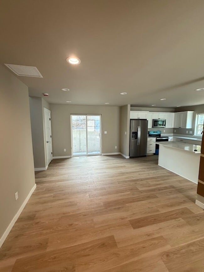 Foto del edificio - Beautiful brand new home in downtown Roslyn, all the bells and whistles!