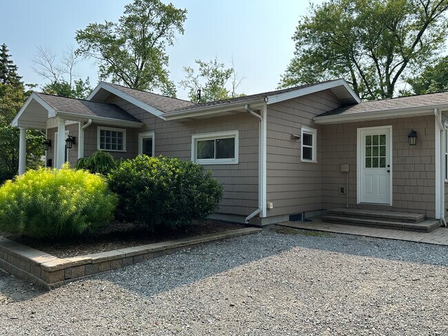 Building Photo - 1409 Miller Dr