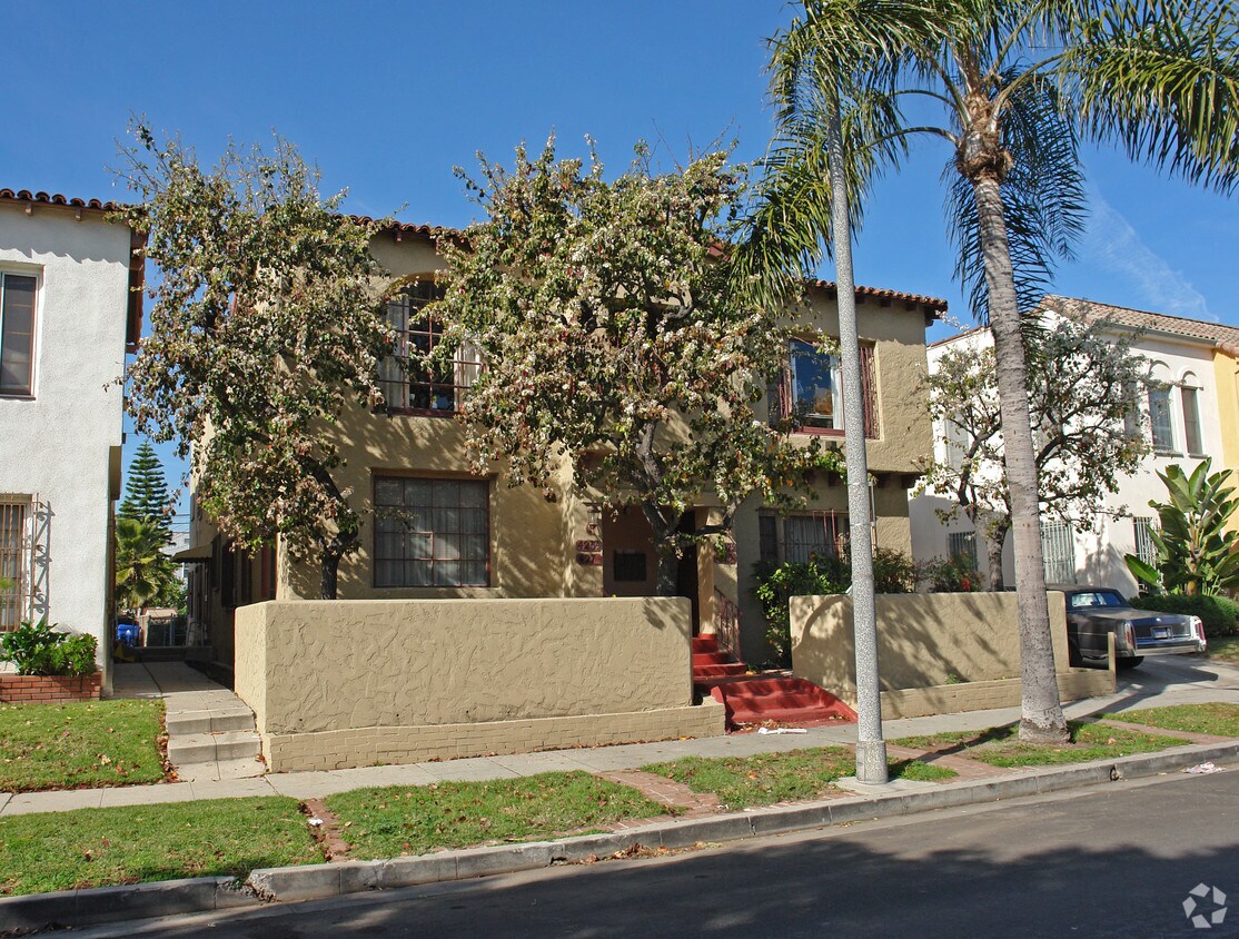 Building Photo - 425 N Stanley Ave