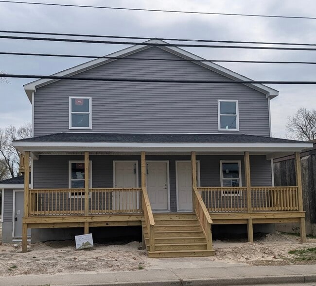 Building Photo - 616 E Church St