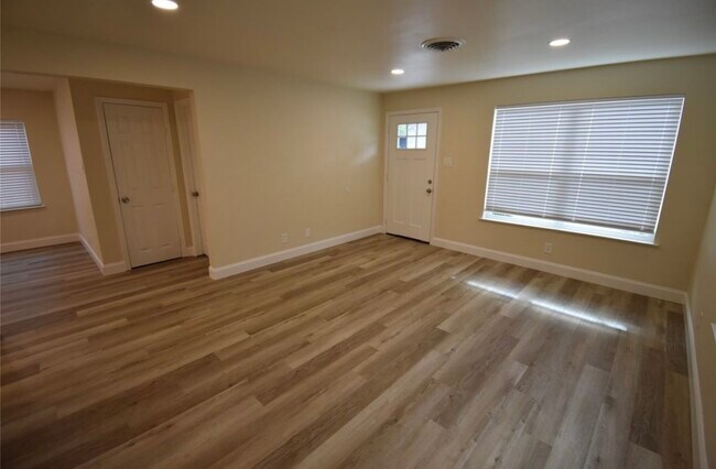 Foto del edificio - 1212 N College St