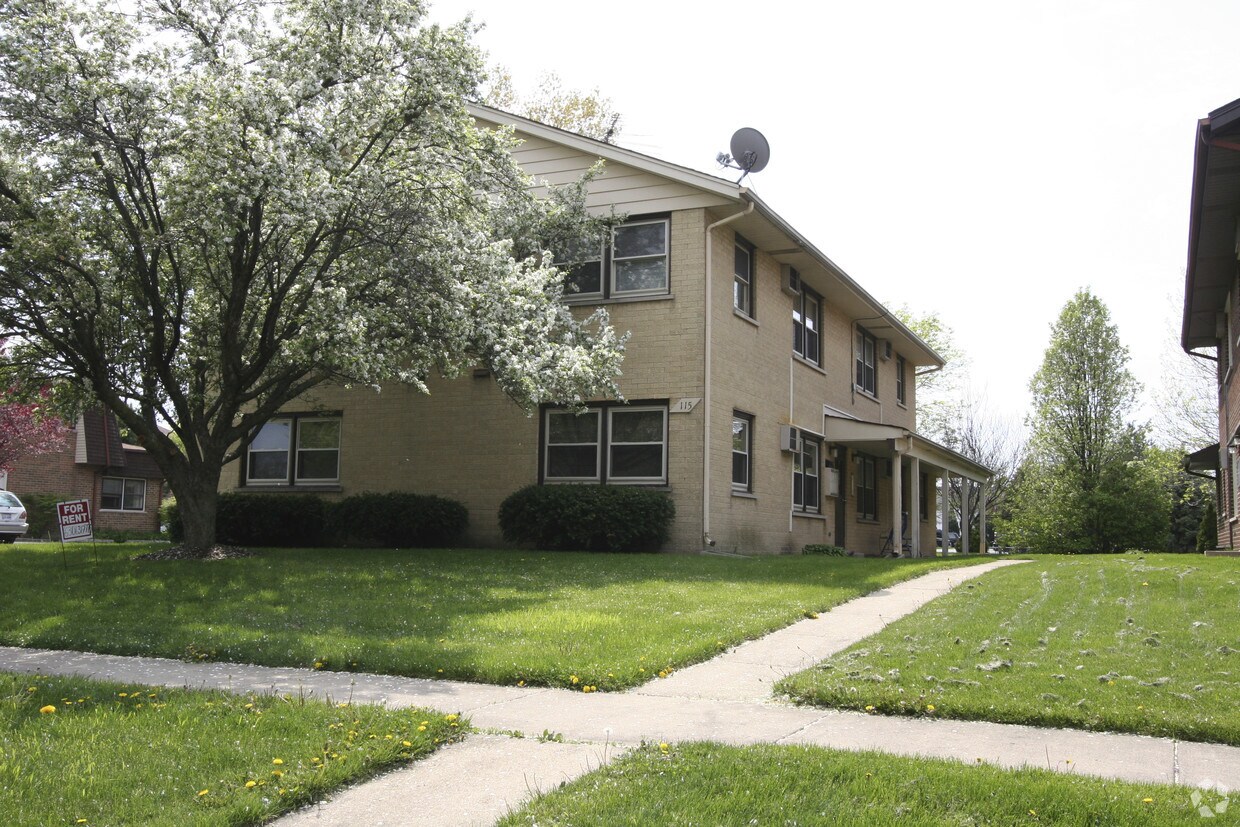 Primary Photo - 115 N Whispering Hills Dr