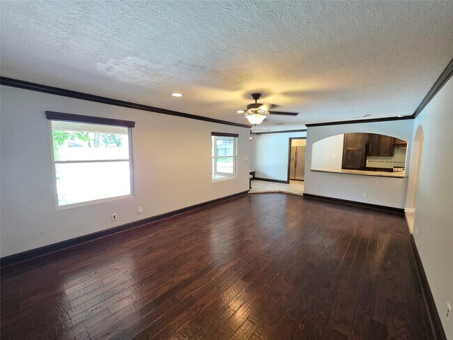 Building Photo - 16806 Sandypine Cir