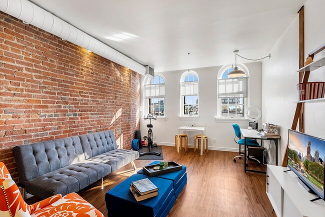 Building Photo - 301 Race St