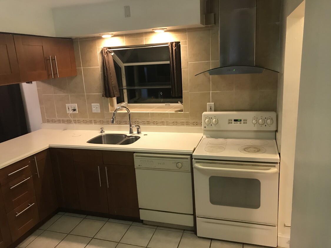 Primary Photo - 1112 Stamford Rd