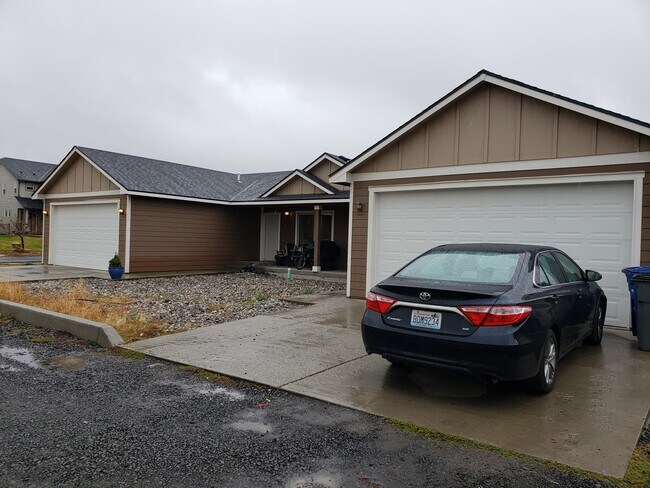 7602 S Fruitvale - 7602 S Fruitvale Rd