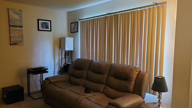Foto del edificio - 1825 Woodbury Dr