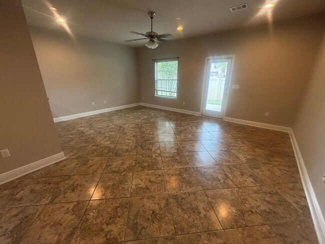 Foto del edificio - Schedule Today, GREAT Townhouse in Navarre!