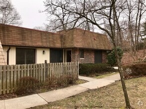 Building Photo - 309 Clubhouse Ct