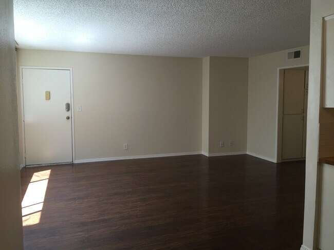 Foto del edificio - 7037 Alabama Ave