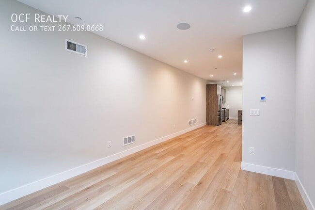 Building Photo - 626 W Norris St